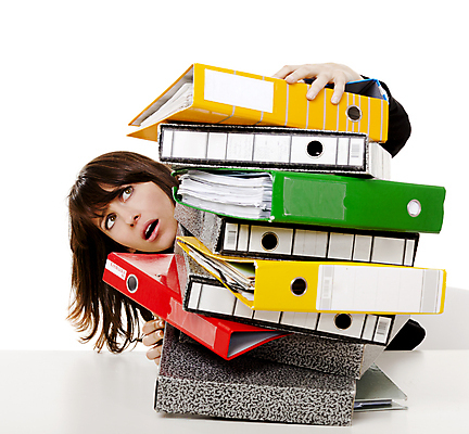 포토 JPG 해외이미지 응시 여자 백그라운드 스트레스 직장 실내 피곤 한명 사람 앉기 상반신 성인 앞모습 사무실 쌓기 잡기 비즈니스우먼 흰배경 폴더 업무과다 문제 과부하 성인여자한명만 해외202004 해외포토 1 시선 뷰포인트 컨셉 회사 비즈니스 모션 내부 흰색 업무 직장인 파일 여자한명만 성인여자만 파일형식