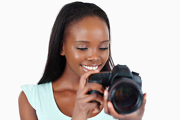 포토 JPG 해외이미지 여자 한명 들기 상반신 20대 성인 취미 앞모습 카메라 사진촬영 사진사 흰배경 성인여자한명만 해외202004 해외포토 1 뷰포인트 백그라운드 모션 사람 청년 전자제품 촬영 흰색 작가 여자한명만 성인여자만 파일형식