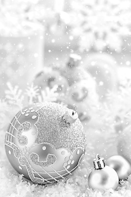 포토 JPG 해외이미지 계절 크리스마스 겨울 공 새로움 기념 매달리기 선물 사람없음 장식 빛 반짝임 축제 장식볼 흰색 눈송이 우아함 은색 12월 해외202004 해외포토 기념일 컬러 컨셉 모션 눈_날씨 날짜 파일형식
