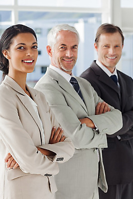 포토 JPG 해외이미지 서양인 외국인 백인 여자 남자 40대 중년 50대 비즈니스 넥타이 직장 함께함 실내 서기 정장 여러명 20대 성인 세명 사무실 직장인 비즈니스맨 비즈니스우먼 자신감 동료 직원 해외202004 우호적 해외포토 직업 잡화 옷 감정 다수 컨셉 회사 관계 모션 사람 인종 청년 내부 파일형식