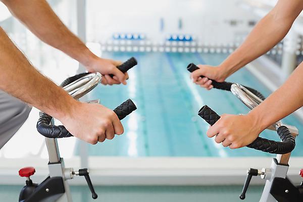 포토 JPG 해외이미지 라이프스타일 웰빙 스포츠 운동화 수영장 함께함 실내 건강 관리 사람없음 운동복 운동 헬스사이클 강사 힘 기계 헬스장 체육관 근육질 사이클링 크로스핏 해외202004 해외포토 직업 옷 신발 컨셉 근육 내부 생활 운동기구 헬스 육상스포츠 몸매 파일형식