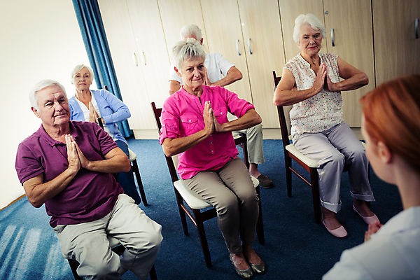 포토 JPG 해외이미지 백인 라이프스타일 여자 노년 남자 행복 스포츠 컨셉 건강 병원 여러명 성인 30대 운동 건강관리 환자 간호사 도움 60대 서비스 체육관 체조 70대 의료성형뷰티 해외202004 해외포토 서양인 감정 다수 의학 관리 사람 생활 장년 의료진 파일형식