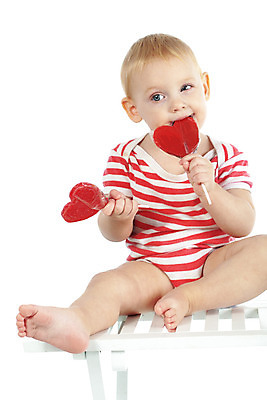 포토 JPG 해외이미지 백인 여자 행복 얼굴 어린이 음식 발렌타인데이 막대사탕 사탕 한명 사람 빨간색 유행 줄무늬 기쁨 흰색 하트 표현 아기 대접 잡기 달콤 맛 치아 작음 큼 설탕 먹기 고립 해로움 해외202004 해외포토 모양 서양인 1 감정 컬러 컨셉 무늬 모션 데이이벤트 디저트 신체부위 소화기관 크기 파일형식