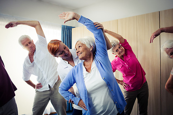 포토 JPG 해외이미지 백인 라이프스타일 여자 노년 남자 행복 스포츠 컨셉 건강 병원 여러명 성인 30대 운동 건강관리 환자 간호사 도움 60대 서비스 체육관 체조 70대 의료성형뷰티 해외202004 해외포토 서양인 감정 다수 의학 관리 사람 생활 장년 의료진 파일형식