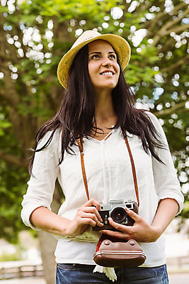 포토 JPG 해외이미지 백인 공원 여자 행복 자연 갈색머리 한명 들기 잔디 상반신 20대 성인 취미 야외 앞모습 초록색 햇빛 태양 카메라 사진촬영 올려보기 덮개 시골 잡기 시원함 그림 복고 밀짚모자 보여주기 스타일 성인여자한명만 해외202004 해외포토 자연요소 서양인 식물 모자_잡화 1 헤어스타일 공공시설 감정 뷰포인트 컬러 모션 사람 청년 전자제품 촬영 뚜껑 생태계 여자한명만 성인여자만 파일형식
