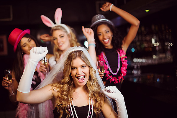 포토 JPG 해외이미지 백인 라이프스타일 여자 행복 포즈 함께함 실내 서기 사람 이벤트 여러명 20대 성인 파티 우정 축하 잡기 바 샴페인 동료 즐거움 클럽 흥분 성인만 유흥 정확 해외202004 해외포토 서양인 감정 다수 컨셉 관계 모션 주류 청년 내부 생활 친구 파일형식