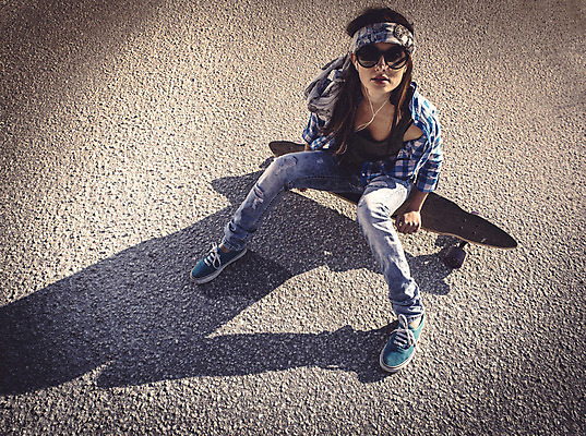 포토 JPG 해외이미지 주간 서양인 외국인 백인 여자 행복 스포츠 휴식 거리 한명 사람 앉기 20대 성인 야외 선글라스 운동 도시 스케이트보드 히스패닉 스케이터 캡모자 성인여자한명만 해외202004 해외포토 자연요소 모자_잡화 1 감정 안경 컨셉 모션 운동선수 건강 인종 청년 보드_스포츠 여자한명만 성인여자만 파일형식