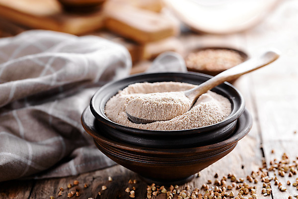 포토 JPG 해외이미지 음식 재료 탁자 건조 요리 사람없음 목재 갈색 주방 숟가락 기구 사발 가루 준비 유기농 날것 반죽 밀가루 해외202004 해외포토 나무 웰빙 컬러 가구 수저 사기그릇 파일형식