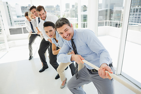 포토 JPG 해외이미지 백인 여자 남자 밧줄 중년 50대 비즈니스 놀이 협력 직장 실내 여러명 20대 성인 30대 경쟁 게임 직장인 비즈니스맨 비즈니스우먼 당기기 계획 동료 성인만 해외202004 해외포토 서양인 직업 줄 다수 컨셉 회사 관계 모션 사람 청년 내부 장년 파일형식