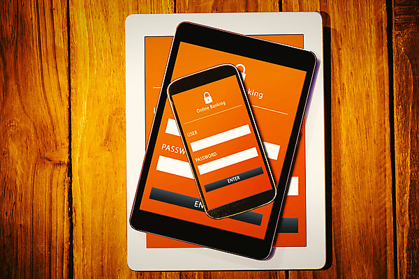 포토 JPG 해외이미지 손 인터넷 탁자 들기 안전 신체부위 스마트폰 태블릿 스크린 터치 잡기 암호 책상 인터페이스 터치스크린 해외202004 해외포토 가구 모션 사람 전자제품 핸드폰 스마트기기 파일형식