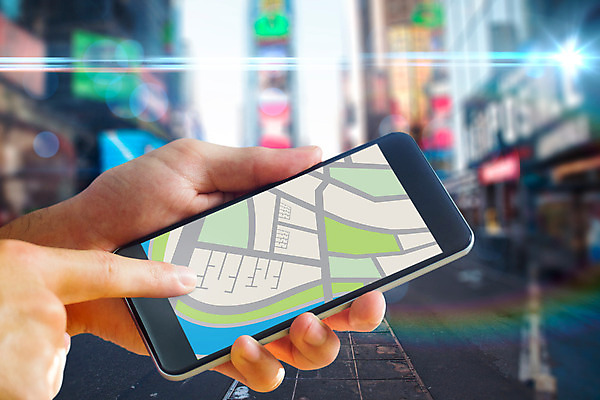 포토 JPG 해외이미지 백인 손 남자 도로 지도 한명 20대 스마트폰 도시풍경 스크린 고층빌딩 미국 잡기 도시 어플리케이션 소프트포커스 뉴욕 시티라이프 해외202004 해외포토 서양인 1 라이프스타일 길 북아메리카 교통시설 모션 촬영기법 사람 풍경 빌딩 청년 신체부위 핸드폰 스마트기기 파일형식