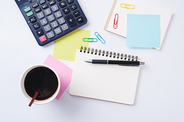 포토 JPG 해외이미지 라이프스타일 종이 커피 백그라운드 비즈니스 텍스트 벽지 추상 휴식 아이디어 직장 사람없음 목재 책 사무실 연필 펜 우주 다이어리 공책 공백 계산기 업무 발표 그리기 메시지 잡지 문서 클립 단절 어려움 조언 처음 해외202004 해외포토 나무 음료 컨셉 무늬 회사 재료 모션 문구용품 학용품 생활 간행물 필기구 사무용품 장비 작업 파일형식