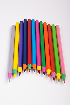 포토 JPG 해외이미지 분홍색 백그라운드 색연필 미술 사람없음 목재 빨간색 초록색 파란색 컬러풀 갈색 노란색 보라색 오브젝트 날카로움 스펙트럼 해외202004 해외포토 나무 컬러 재료 문화예술 학용품 파일형식