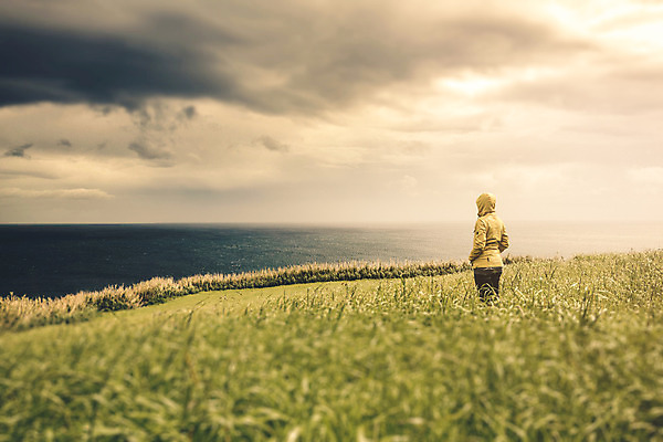 포토 JPG 해외이미지 라이프스타일 응시 여자 바다 섬 자연 한명 서기 사람 풍경 상반신 성인 야외 옆모습 태양 포르투갈 성인여자한명만 해외202004 해외포토 자연요소 1 시선 유럽 뷰포인트 모션 생활 생태계 여자한명만 성인여자만 파일형식