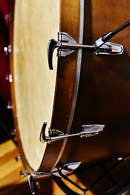 포토 JPG 해외이미지 직업 접시 디자인 음악 백그라운드 놀이 타악기 사람 사람없음 파란색 빛 세트 금속 검은색 어둠 힘 소리 콘서트 음악가 장비 무대 흰색 기구 악단 은색 묘사 오브젝트 드럼 오디오 재즈 조립 드러머 드럼스틱 리듬 뮤지컬 베이스 인기 플레이어 해외202004 해외포토 식기 악기 컬러 재질 현악기 문화예술 전자제품 공연 파일형식