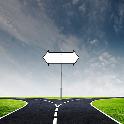 포토 JPG 해외이미지 도로 길 여행 컨셉 십자가 가이드 자국 하늘 사람없음 초록색 공백 탐험 업무 표지판 선택 오솔길 아스팔트 방향 교차로 심볼 사인 회전 도로표지판 전략 공지사항 루트 방법 해외202004 해외포토 직업 컬러 교통시설 알림판 작업 파일형식