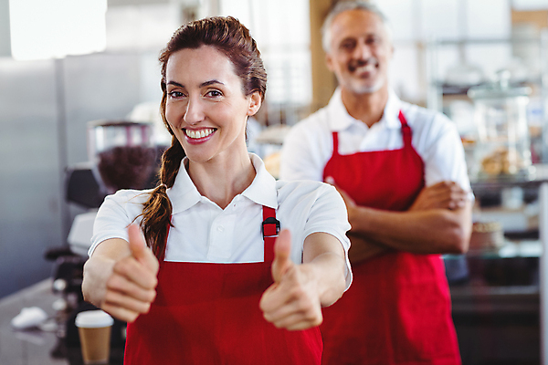 포토 JPG 해외이미지 백인 라이프스타일 응시 여자 남자 행복 커피 음식 중년 50대 유니폼 비즈니스 노동자 갈색머리 서기 손짓 성인 두명 30대 팔짱 식당 앞치마 카페 업무 종업원 웨이터 직원 서비스 긍정 바리스타 카페테리아 해외202004 해외포토 서양인 직업 헤어스타일 시선 옷 감정 음료 컨셉 모션 사람 생활 장년 상점 작업 파일형식