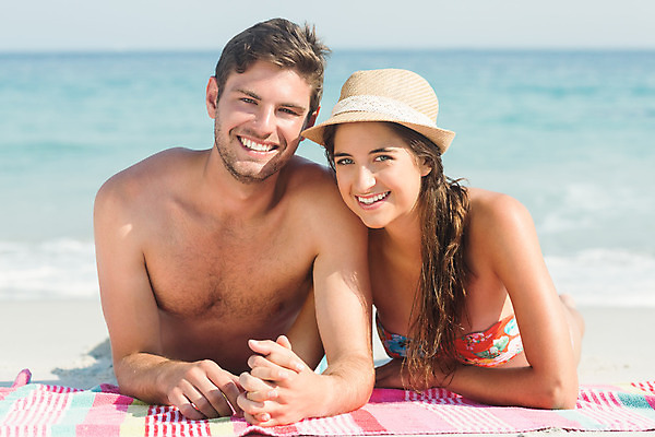 포토 JPG 해외이미지 백인 커플 여자 남자 행복 휴가 함께함 따뜻함 사랑 20대 야외 두명 비키니 수건 햇빛 손잡기 맑음 날씬함 해외202004 해외포토 서양인 수영복 감정 컨셉 관계 모션 날씨 사람 청년 위생용품 태양 몸매 파일형식