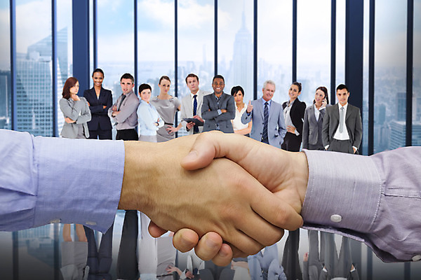 포토 JPG 해외이미지 백인 손 여자 남자 40대 중년 비즈니스 악수 그림자 동양인 여러명 20대 성인 건물 컴퓨터그래픽 30대 도시풍경 사무실 디지털 검은색 고층빌딩 거래 인사 도시 직장인 비즈니스맨 비즈니스우먼 복도 60대 동료 직원 경영자 해외202004 해외포토 서양인 직업 건축물 노년 컬러 다수 관계 사람 인종 풍경 손짓 빌딩 청년 신체부위 그래픽 장년 예절 리더 파일형식