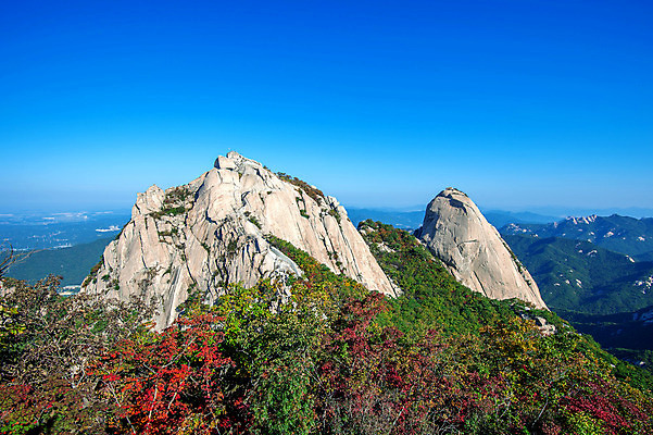 포토 JPG 해외이미지 나무 공원 여행 단풍 잎 자연 벽지 하늘 성공 산 서울 한국 풍경 사람없음 야외 빨간색 초록색 파란색 햇빛 노란색 일출 일몰 등산 하이킹 가을 바위 황무지 정상 숲 돌산 남쪽 공화국 전국 절정 화강암 해외202004 해외포토 식물 계절 공공시설 나라 아시아 컬러 컨셉 레저 태양 노을 트래킹 암석 돌_바위 방향 생태계 파일형식