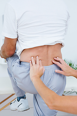 포토 JPG 해외이미지 백인 응시 여자 남자 중년 50대 의학 건강 성인 두명 치료 30대 스트레칭 환자 의사 지압 물리치료 물리치료사 치료사 의료성형뷰티 해외202004 해외포토 서양인 직업 시선 사람 장년 운동 의료진 마사지 파일형식