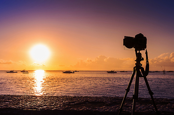포토 JPG 해외이미지 구름 실루엣 호수 파도 바다 백그라운드 자연 하늘 풍경 취미 사람없음 야외 물 여름 빛 햇빛 태양 반사 카메라 일출 검은색 사진촬영 황혼 일몰 장비 흰색 사진사 발리 인도네시아 수평선 해외202004 해외포토 자연요소 계절 아시아 컬러 섬 촬영기법 전자제품 노을 촬영 작가 생태계 파일형식