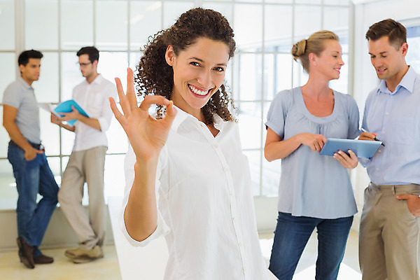 포토 JPG 해외이미지 서양인 외국인 백인 손 여자 남자 40대 중년 비즈니스 직장 함께함 실내 서기 여러명 20대 성인 30대 사무실 직장인 비즈니스맨 비즈니스우먼 OK 대표 동료 직원 경영 해외202004 해외포토 직업 다수 컨셉 회사 관계 모션 사람 인종 손짓 청년 내부 신체부위 장년 파일형식