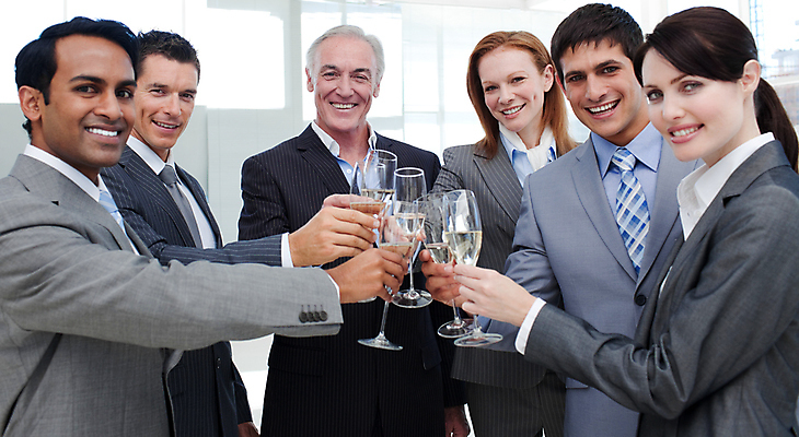 포토 JPG 해외이미지 여자 기념일 남자 행복 음료 회사 비즈니스 성공 협력 함께함 웃음 사람 여러명 성인 사무실 파티 와인 축하 알코올 그룹 샴페인 동료 직원 건배 축배 해외202004 해외포토 감정 다수 컨셉 관계 주류 표정 이벤트 파일형식