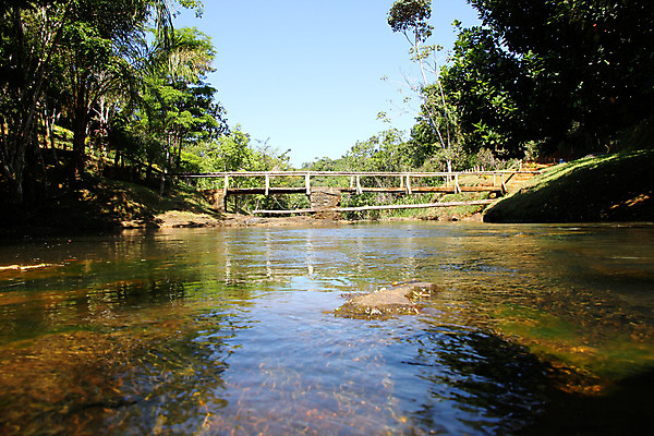포토 JPG 해외이미지 물결 여행 자연 하늘 휴가 따뜻함 풍경 사람없음 물 여름 파란색 강 흐름 바위 남아메리카 숲 브라질 해외202004 해외포토 자연요소 계절 컬러 컨셉 아메리카 돌_바위 생태계 파일형식