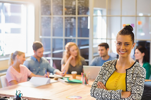 포토 JPG 해외이미지 서양인 외국인 백인 여자 남자 비즈니스 직장 함께함 실내 서기 앉기 여러명 20대 성인 30대 사무실 직장인 비즈니스맨 비즈니스우먼 동료 직원 해외202004 해외포토 직업 다수 컨셉 회사 관계 모션 사람 인종 청년 내부 장년 파일형식