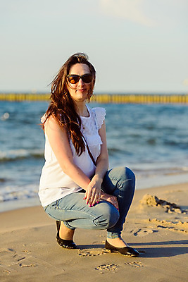 포토 JPG 해외이미지 백인 라이프스타일 여자 행복 모래 바다 자연 하늘 휴가 휴식 미소 사람 성인 사람없음 야외 물 여름 파란색 햇빛 섹시 유행 맑음 흰색 선탠 내추럴 해외202004 해외포토 자연요소 서양인 계절 감정 컬러 컨셉 날씨 표정 생활 태양 생태계 파일형식