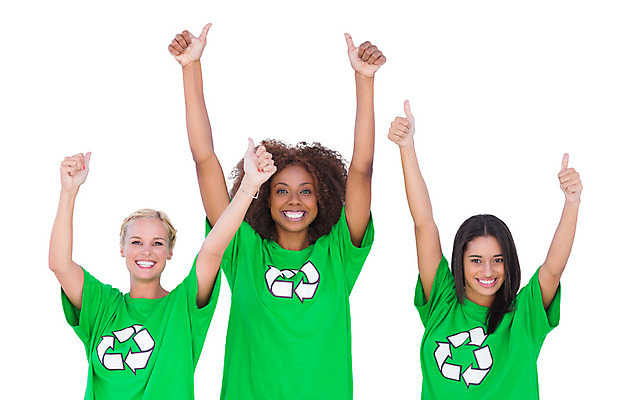 포토 JPG 해외이미지 백인 아이콘 응시 여자 행복 티셔츠 응원 서기 사람 20대 성인 세명 초록색 30대 친구 금발 손들기 환경 검은색 우정 재활용 보호 검은머리 심볼 흰배경 친환경 긍정 생태학 이슈 해외202004 해외포토 서양인 헤어스타일 시선 교육 감정 컬러 백그라운드 컨셉 셔츠 관계 모션 청년 장년 흰색 파일형식