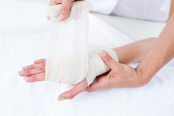 포토 JPG 해외이미지 손 손가락 의학 실내 건강 병원 사람없음 치료 환자 잡기 마사지 마사지사 붕대 물리치료 물리치료사 진료실 포장소품 의료성형뷰티 해외202004 해외포토 직업 포장 모션 내부 신체부위 진료 오브젝트 치료사 포장재료 파일형식