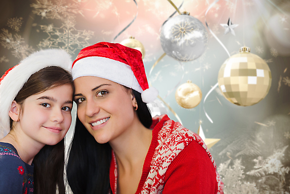 포토 JPG 해외이미지 백인 여자 딸 행복 어린이 크리스마스 산타모자 가족 청소년 엄마 매달리기 사랑 20대 두명 장식 축제 장식볼 해외202004 해외포토 서양인 모자_잡화 기념일 감정 관계 모션 사람 청년 파일형식