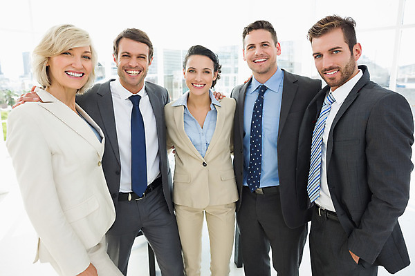 포토 JPG 해외이미지 서양인 외국인 백인 여자 남자 중년 50대 비즈니스 휴식 직장 함께함 실내 서기 정장 여러명 20대 성인 30대 사무실 직장인 비즈니스맨 비즈니스우먼 동료 직원 해외202004 해외포토 직업 옷 다수 컨셉 회사 관계 모션 사람 인종 청년 내부 장년 파일형식