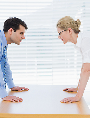 포토 JPG 해외이미지 백인 커플 여자 남자 40대 중년 비즈니스 탁자 직장 실내 관리 서기 20대 두명 경쟁 업무 비즈니스맨 비즈니스우먼 성인만 해외202004 해외포토 서양인 가구 컨셉 회사 관계 모션 사람 청년 성인 내부 작업 직장인 파일형식