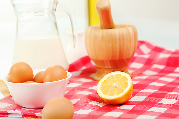 포토 JPG 해외이미지 음식 백그라운드 건강 사람없음 갈색 계란 껍질 흰색 신선 상품 준비 유기농 날것 노른자 내추럴 해외202004 해외포토 웰빙 컬러 알 파일형식