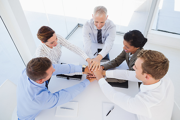 포토 JPG 해외이미지 백인 여자 남자 행복 40대 중년 비즈니스 응원 실내 사람 여러명 20대 성인 30대 쌓기 기쁨 직장인 비즈니스맨 비즈니스우먼 책상 동료 직원 문서 스타일 해외202004 해외포토 서양인 직업 감정 가구 다수 관계 모션 청년 내부 장년 파일형식