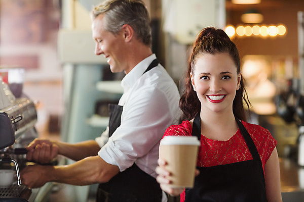 포토 JPG 해외이미지 백인 라이프스타일 여자 남자 행복 커피 음식 40대 중년 유니폼 비즈니스 노동자 실내 서기 두명 10대 상점 식당 앞치마 카페 잡기 업무 커피잔 종업원 직원 서비스 준비 만들기 바리스타 카페테리아 주인 따뜻한음료 테이크아웃컵 해외202004 해외포토 서양인 직업 옷 감정 음료 모션 청소년 잔 사람 성인 내부 생활 컵 작업 파일형식