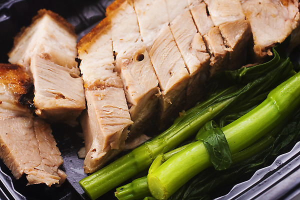 포토 JPG 해외이미지 무료이미지 접시 채소 실내 돼지고기 요리 근접촬영 사람없음 중식 식당 해외202004 해외포토 식기 음식 뷰포인트 육류 내부 상점 파일형식 무료콘텐츠