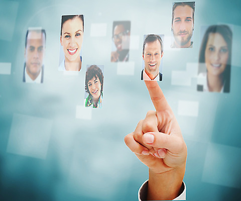 포토 JPG 해외이미지 백인 손 여자 남자 얼굴 40대 중년 여러명 20대 신체부위 스크린 터치 가리킴 선택 채용 터치스크린 후보 해외202004 해외포토 서양인 다수 컨셉 비즈니스 사람 손짓 청년 성인 파일형식