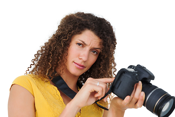 포토 JPG 해외이미지 백인 응시 여자 한명 들기 상반신 20대 성인 취미 옆모습 카메라 사진촬영 잡기 사진사 흰배경 성인여자한명만 해외202004 해외포토 서양인 1 시선 뷰포인트 백그라운드 모션 사람 청년 전자제품 촬영 흰색 작가 여자한명만 성인여자만 파일형식