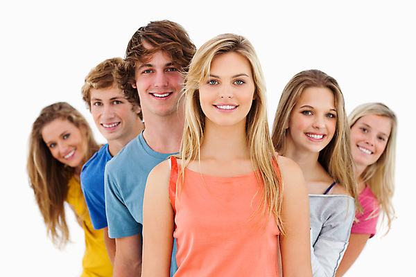 포토 JPG 해외이미지 백인 응시 여자 남자 행복 백그라운드 티셔츠 함께함 서기 여러명 20대 10대 친구 우정 흰배경 각도 카피스페이스 해외202004 해외포토 서양인 시선 감정 다수 컨셉 셔츠 관계 모션 청소년 사람 청년 공백 흰색 파일형식