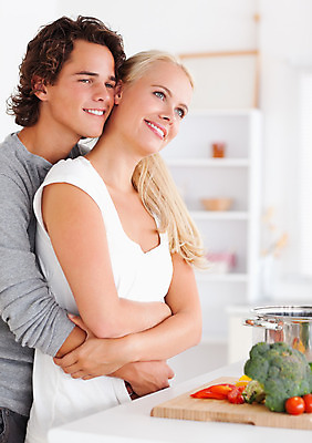 포토 JPG 해외이미지 커플 응시 여자 남자 행복 얼굴 음식 채소 가족 포옹 아침 함께함 실내 건강 사랑 요리 서기 20대 두명 머리 카메라 주방 낭만 아침식사 먹기 슛 점심식사 해외202004 해외포토 주간 시선 감정 컨셉 관계 안기 모션 사람 청년 내부 신체부위 전자제품 식사 파일형식