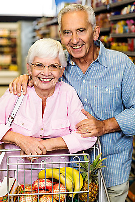 포토 JPG 해외이미지 백인 라이프스타일 커플 여자 노년 남자 행복 선반 함께함 실내 사람 상반신 두명 쇼핑 시장 60대 상품 고객 80대 슈퍼마켓 식료품점 노인만 해외202004 해외포토 서양인 감정 가구 컨셉 관계 성인 내부 생활 상점 성인만 파일형식