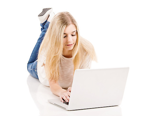 포토 JPG 해외이미지 백인 학생 여자 백그라운드 휴식 한명 사람 20대 성인 노트북 학습 스터디 컴퓨터 대학교 성인여자한명만 해외202004 해외포토 서양인 1 교육 컨셉 학교 청년 전자제품 여자한명만 성인여자만 파일형식