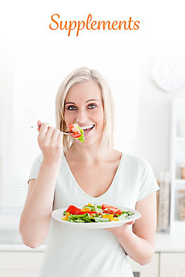 포토 JPG 해외이미지 백인 라이프스타일 여자 다이어트 실내 건강 한명 미소 들기 상반신 20대 성인 앞모습 샐러드 사발 먹기 성인여자한명만 해외202004 해외포토 서양인 1 음식 뷰포인트 모션 표정 사람 청년 내부 생활 사기그릇 여자한명만 성인여자만 파일형식