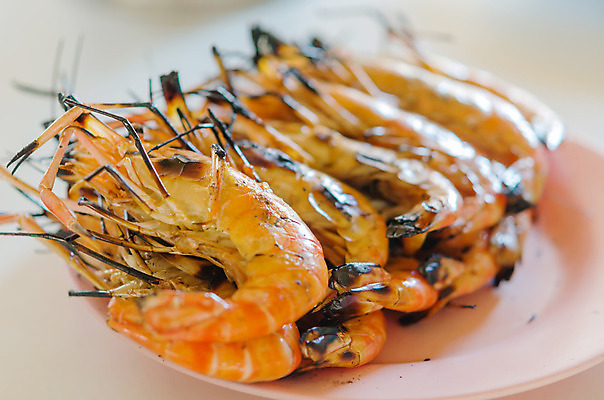 포토 JPG 해외이미지 접시 음식 조개 새우 요리 사람없음 빨간색 식사 신선 맛 그릴 바비큐 굽기 해산물 해외202004 해외포토 식기 컬러 컨셉 주방용품 어패류 갑각류 구이 파일형식