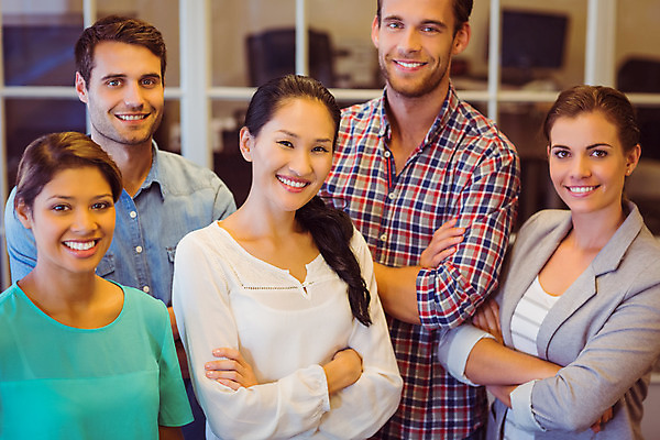 포토 JPG 해외이미지 서양인 외국인 백인 여자 남자 비즈니스 직장 함께함 실내 서기 미소 여러명 20대 성인 사무실 직장인 비즈니스맨 비즈니스우먼 동료 직원 해외202004 해외포토 직업 다수 컨셉 회사 관계 모션 표정 사람 인종 청년 내부 파일형식