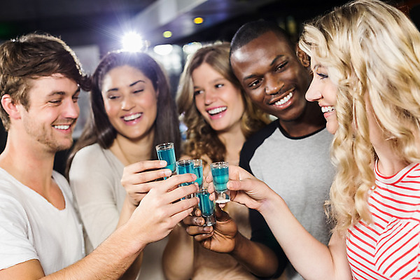 포토 JPG 해외이미지 백인 여자 남자 행복 음악 함께함 실내 웃음 사람 이벤트 여러명 20대 성인 파란색 파티 우정 축하 잡기 바 동료 흥분 건배 축배 성인만 해외202004 해외포토 서양인 감정 컬러 다수 컨셉 관계 모션 문화예술 표정 청년 내부 친구 파일형식